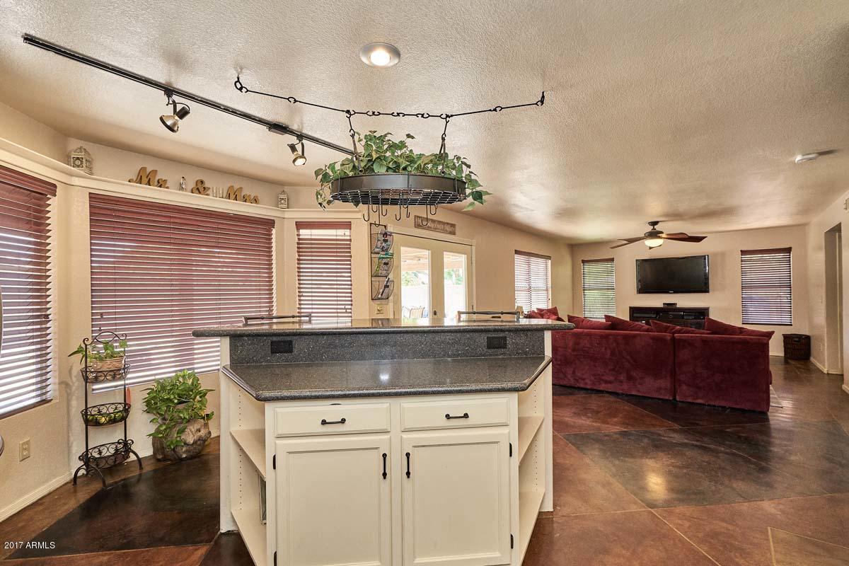 497 West Smoke Tree Road Gilbert, AZ 85233 - Photo 11 of 31 Kitchen-Island