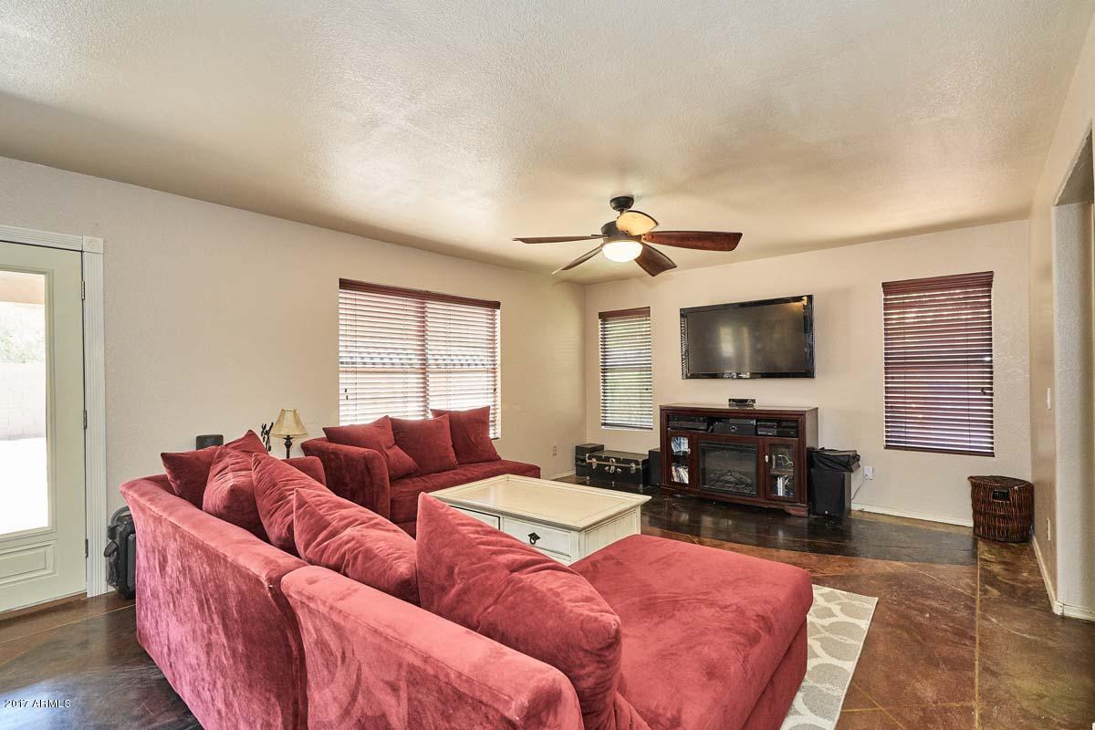 497 West Smoke Tree Road Gilbert, AZ 85233 - Photo 12 of 31 Family Room