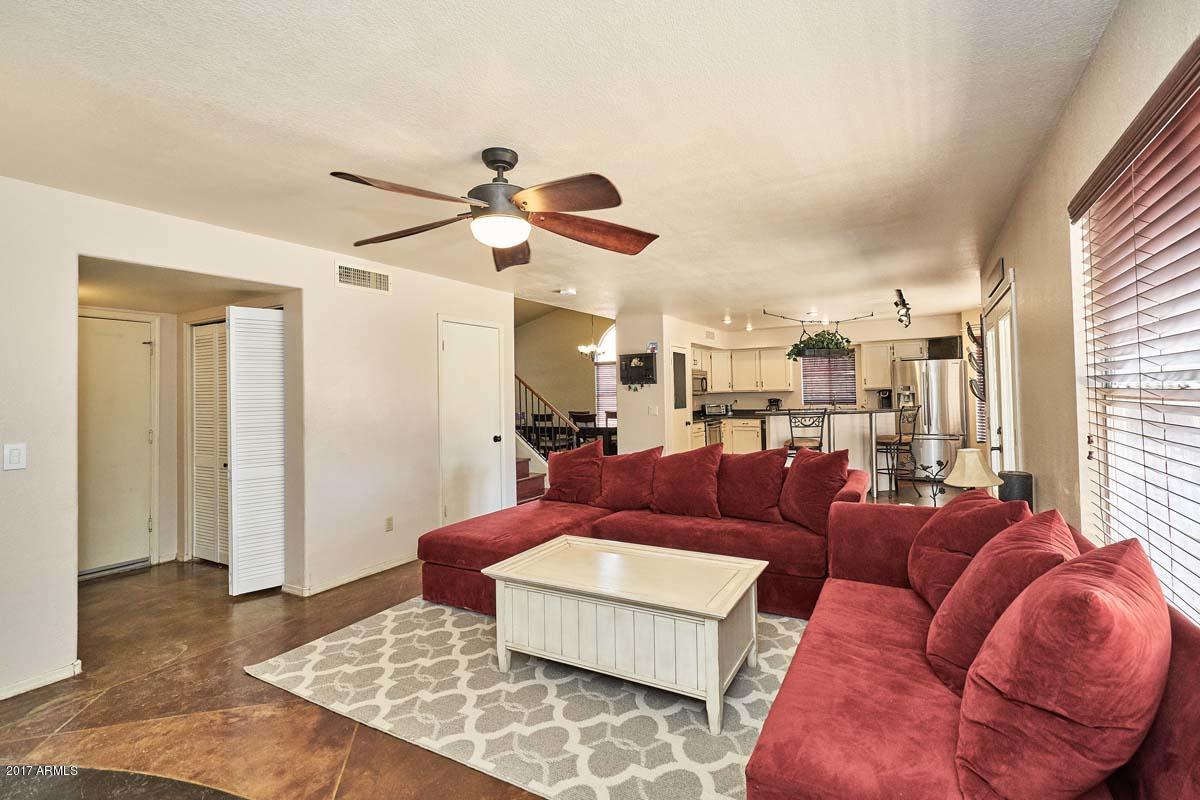 497 West Smoke Tree Road Gilbert, AZ 85233 - Photo 13 of 31 Family Room-Kitchen