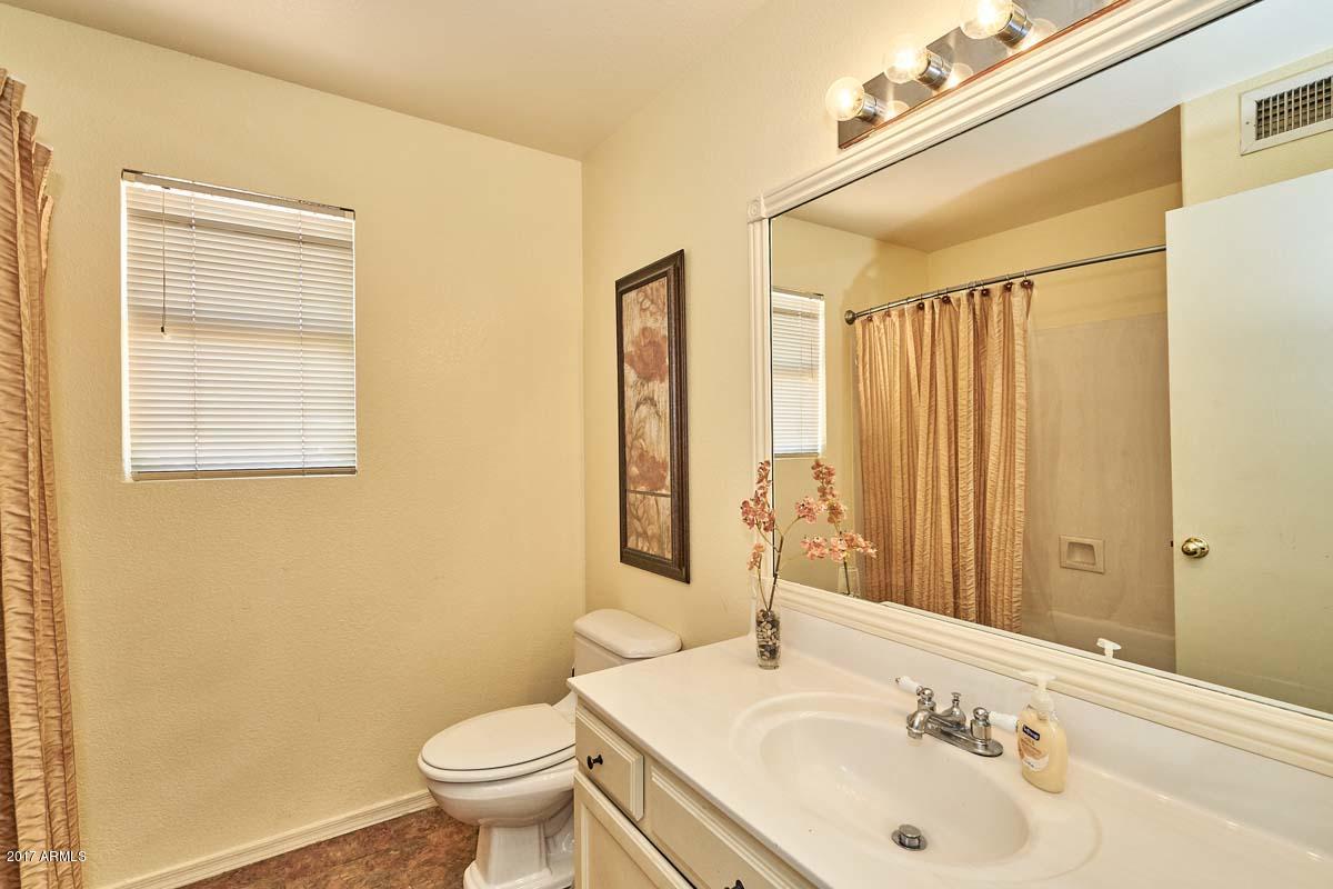 497 West Smoke Tree Road Gilbert, AZ 85233 - Photo 22 of 31 2nd Full bath upstairs