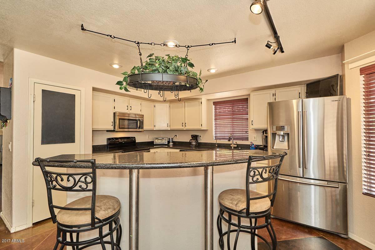 497 West Smoke Tree Road Gilbert, AZ 85233 - Photo 6 of 31 Kitchen2