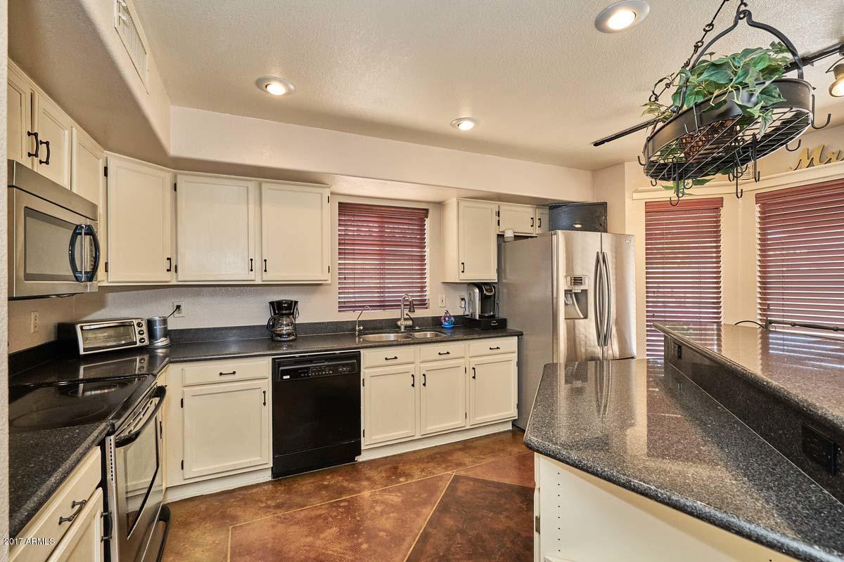 497 West Smoke Tree Road Gilbert, AZ 85233 - Photo 9 of 31 Kitchen5