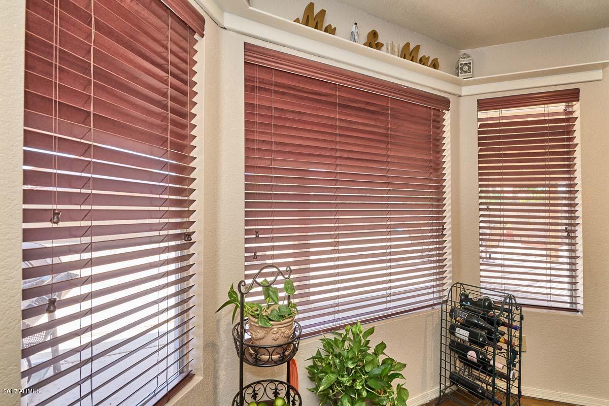 497 West Smoke Tree Road Gilbert, AZ 85233 - Photo 10 of 31 Kitchen-Breakfast Nook