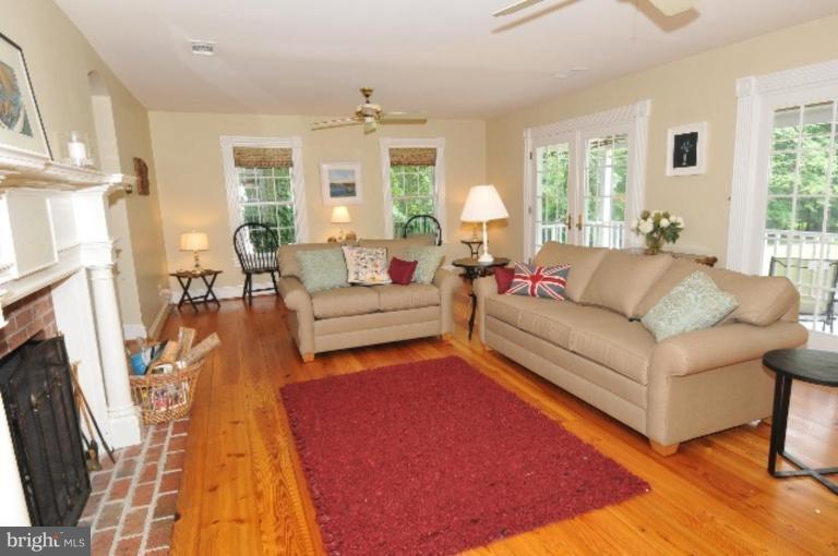 239 Springvale Road Great Falls, VA 22066 - Photo 6 of 22 Living Room #2