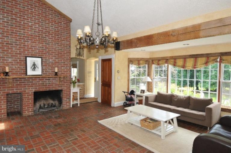 239 Springvale Road Great Falls, VA 22066 - Photo 7 of 22 Family Room