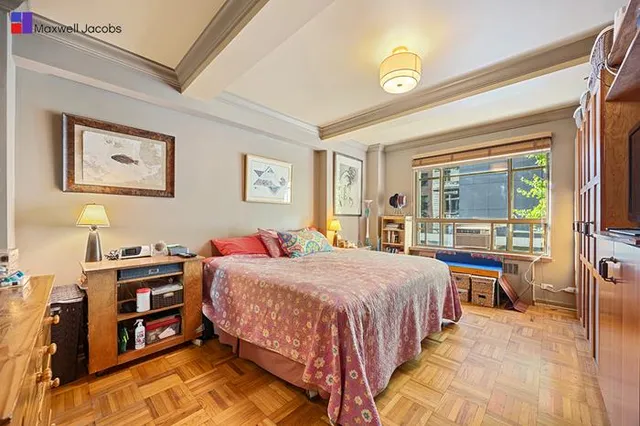 $1,695,000 | 45 West 54th Street, Unit 3C | Midtown Central