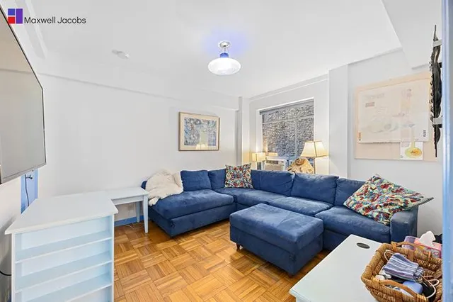 $1,695,000 | 45 West 54th Street, Unit 3C | Midtown Central