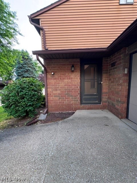 305 Guy's Run Road, Unit 305 Akron, OH 44319 - Photo 4 of 37 main entrance