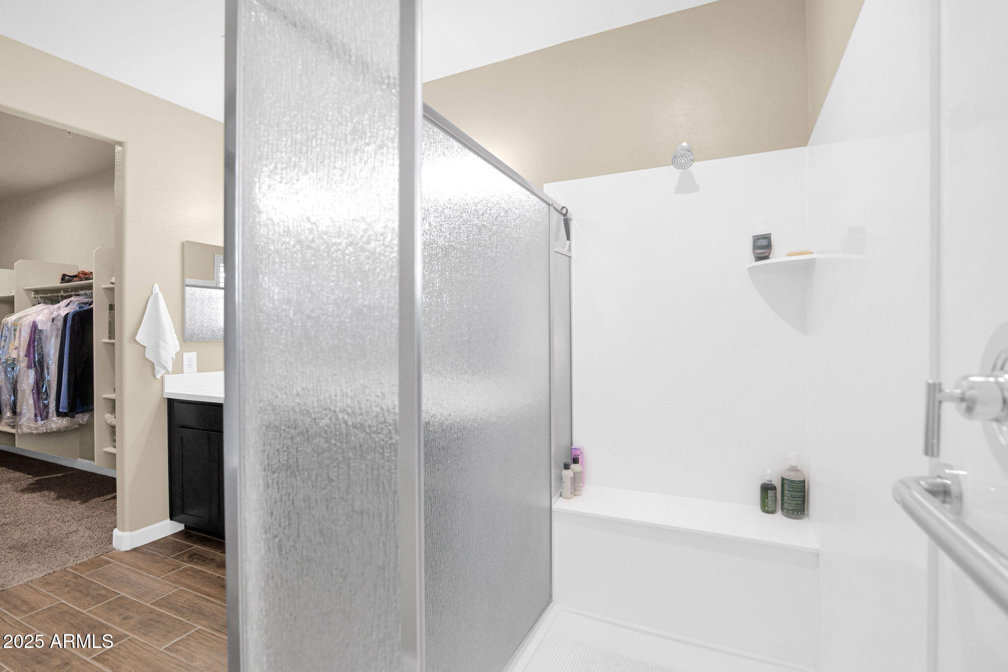 1255 North Arizona Avenue, Unit 1289 Chandler, AZ 85225 - Photo 18 of 32 a bathroom with a bathtub and a shower