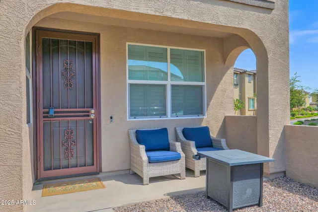 a view of entryway with outdoor seating