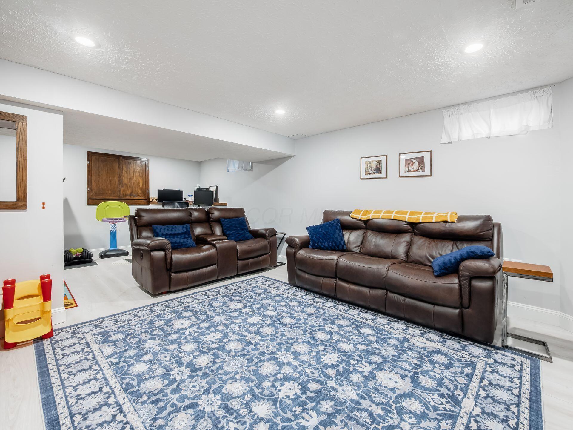 4006 Sandy Ridge Drive Columbus, OH 43204 - Photo 29 of 38 4006 Sandy Ridge - 27