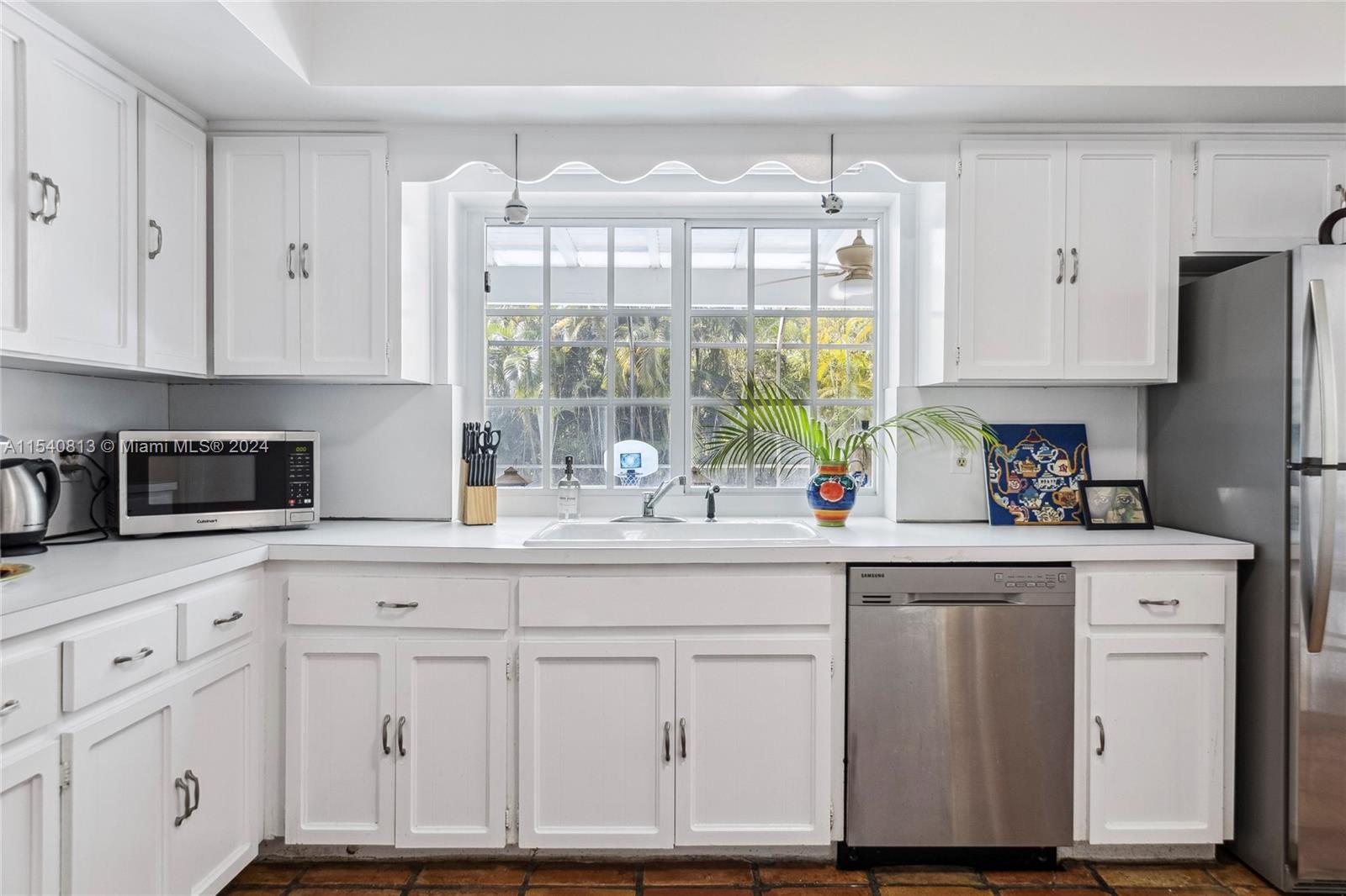 10130 Southwest 70th Avenue Pinecrest, FL 33156 - Photo 11 of 75