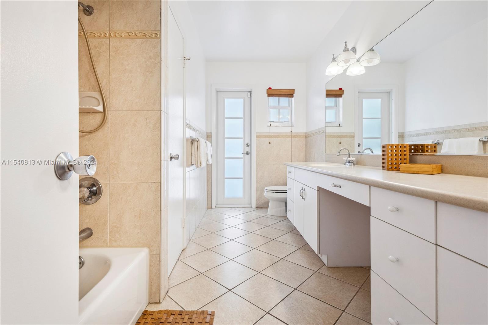 10130 Southwest 70th Avenue Pinecrest, FL 33156 - Photo 28 of 75