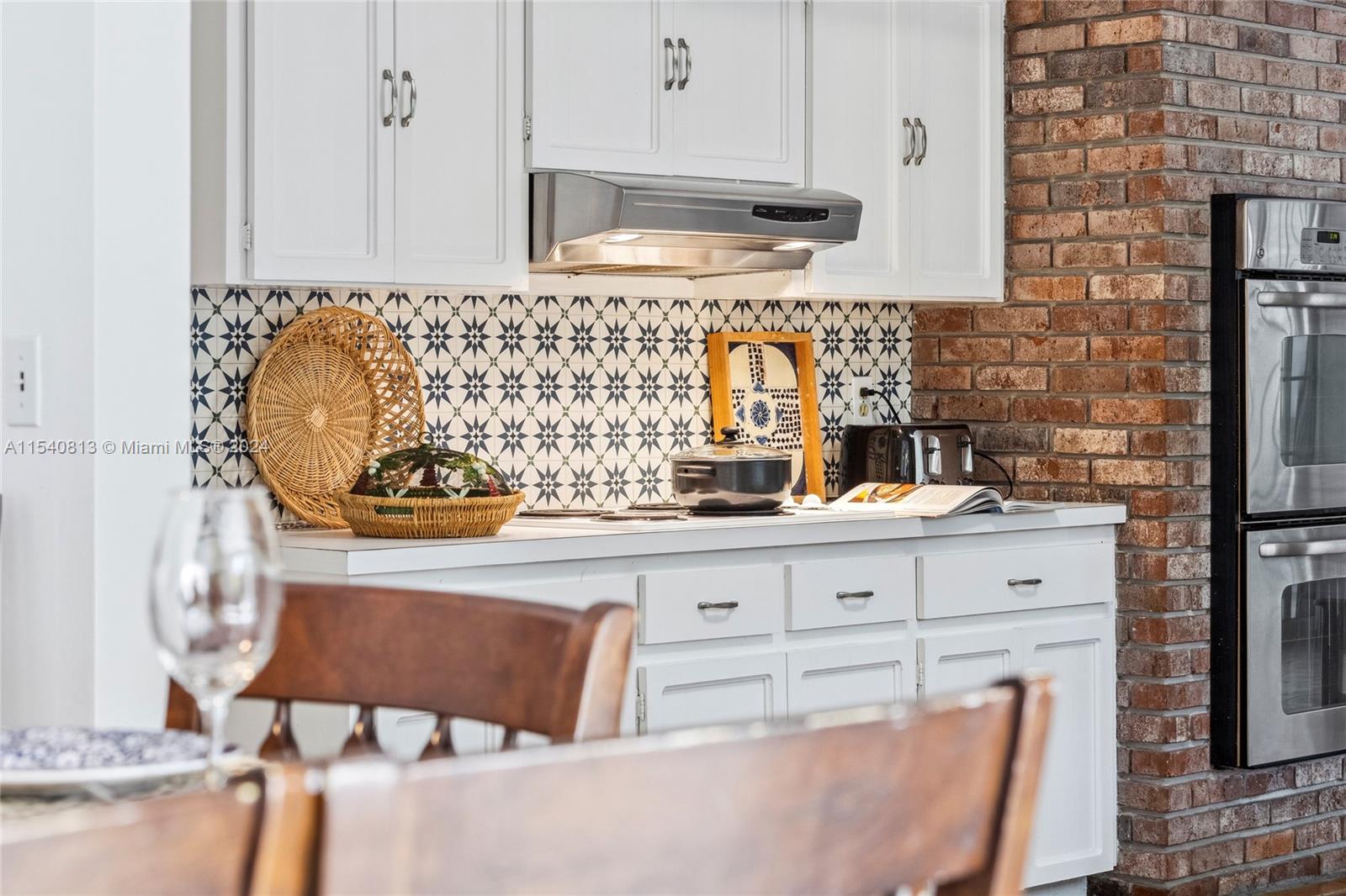 10130 Southwest 70th Avenue Pinecrest, FL 33156 - Photo 5 of 75