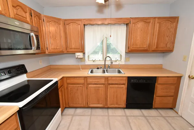 $165,000 | 308 East Ray Street, Kentland, IN 47951