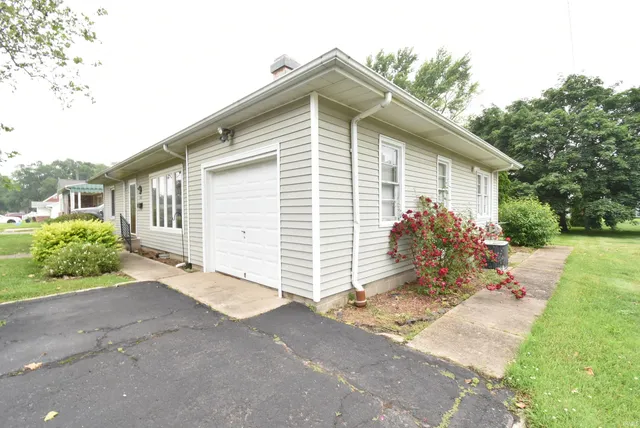 $165,000 | 308 East Ray Street, Kentland, IN 47951