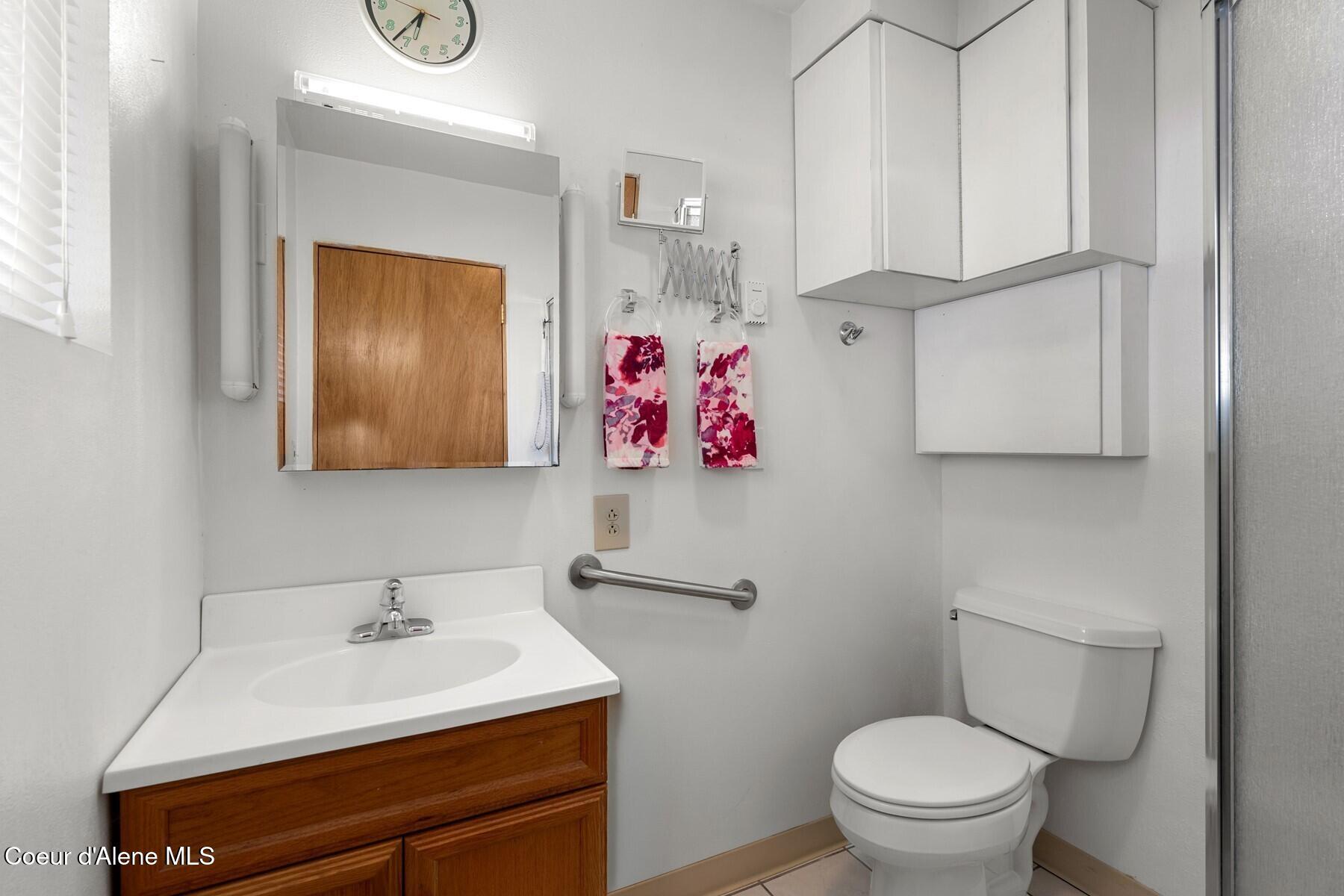 6684 Upper Pack River Road Sandpoint, ID 83864 - Photo 16 of 44 Masterbath