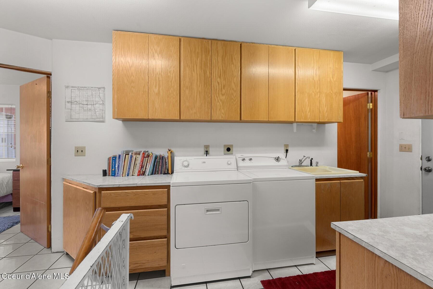 6684 Upper Pack River Road Sandpoint, ID 83864 - Photo 24 of 44 Laundry area