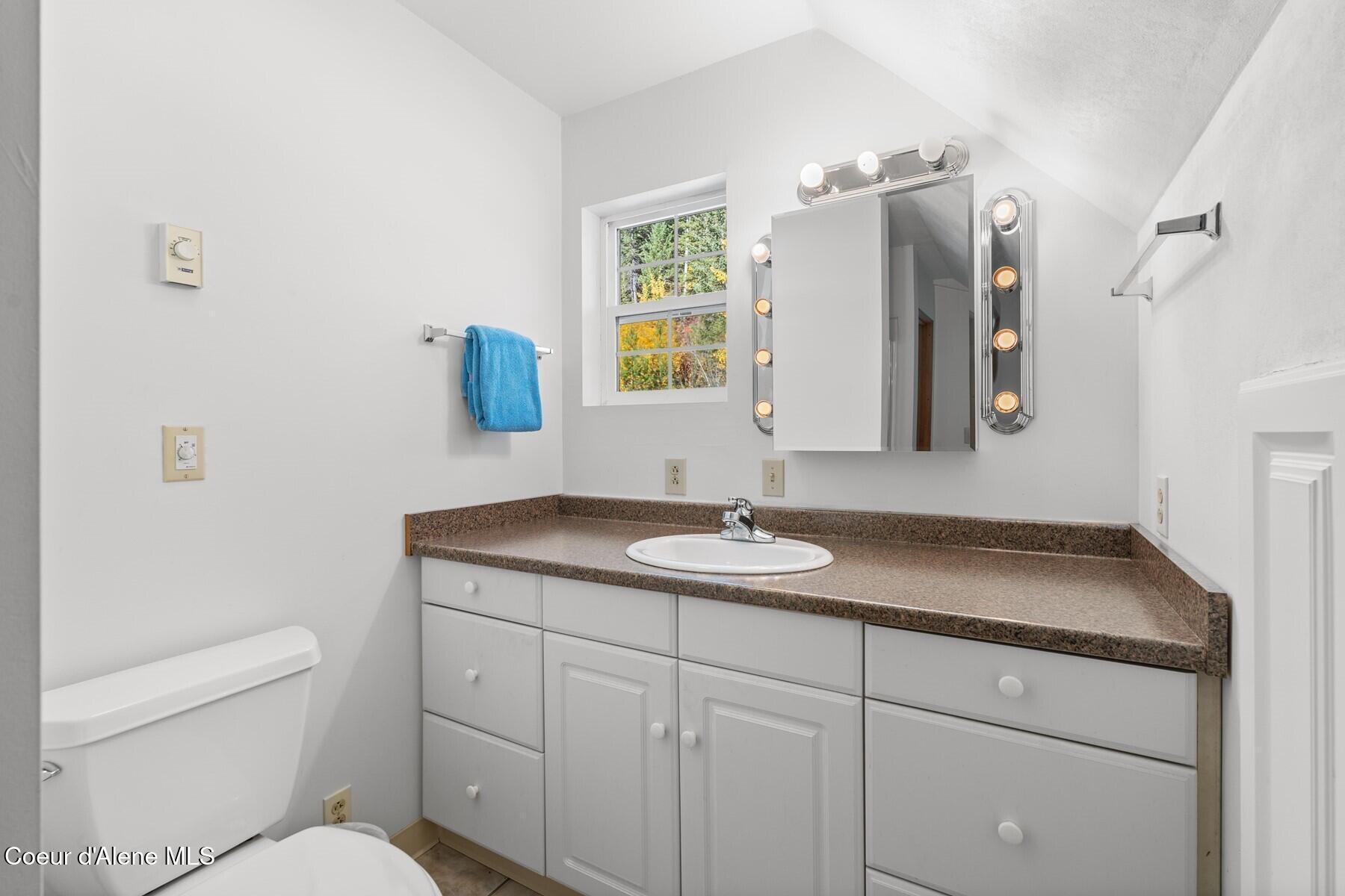 6684 Upper Pack River Road Sandpoint, ID 83864 - Photo 25 of 44 Upstairs Bathroom