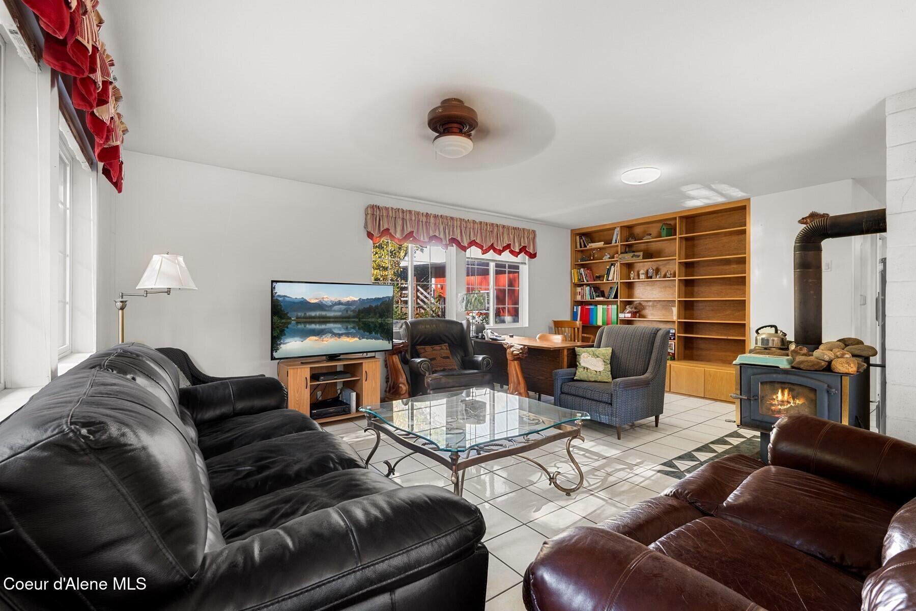 6684 Upper Pack River Road Sandpoint, ID 83864 - Photo 4 of 44 Living Room