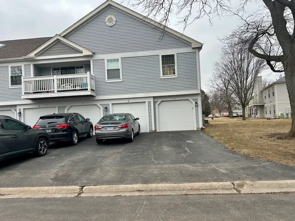 $365,000 | 1229 Ballantrae Place, Unit A, Mundelein, IL 60060