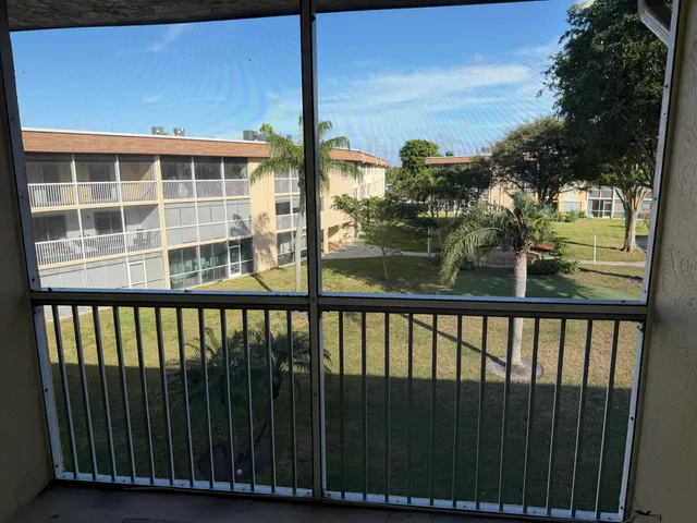 $86,000 | 400 Village Green Circle West, Unit 304, Palm Springs, FL 33461