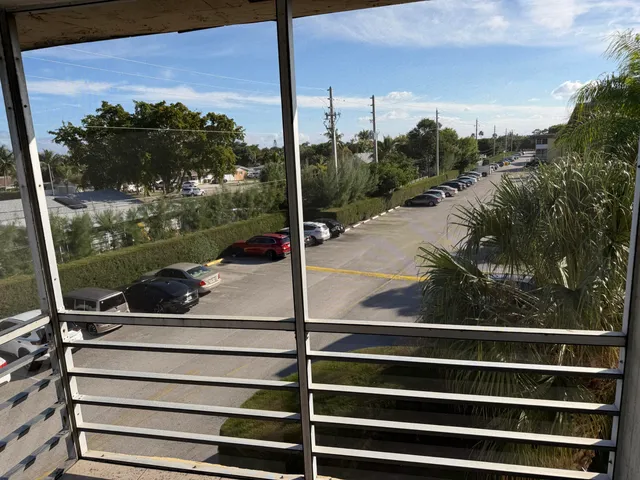 $86,000 | 400 Village Green Circle West, Unit 304, Palm Springs, FL 33461