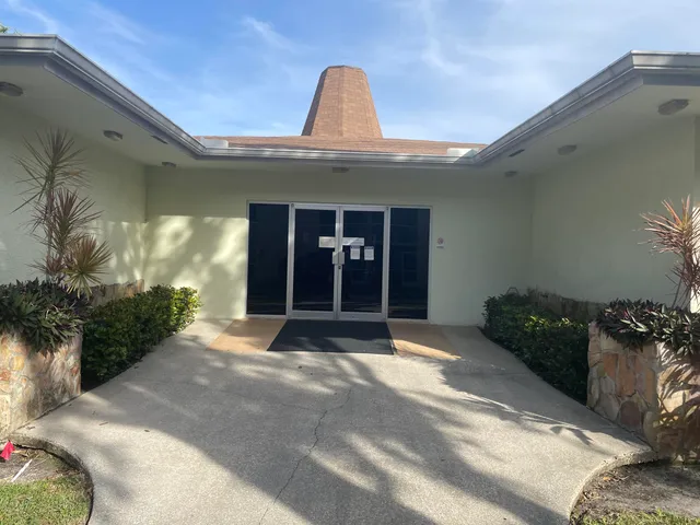 $86,000 | 400 Village Green Circle West, Unit 304, Palm Springs, FL 33461