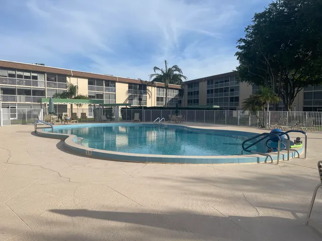 $86,000 | 400 Village Green Circle West, Unit 304, Palm Springs, FL 33461