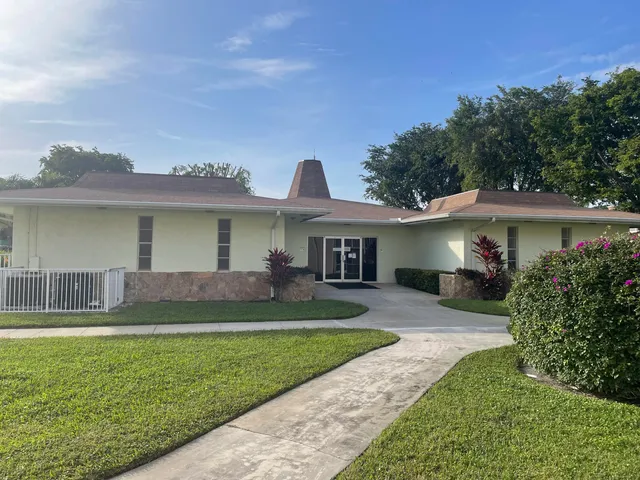 $86,000 | 400 Village Green Circle West, Unit 304, Palm Springs, FL 33461