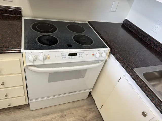 $86,000 | 400 Village Green Circle West, Unit 304, Palm Springs, FL 33461