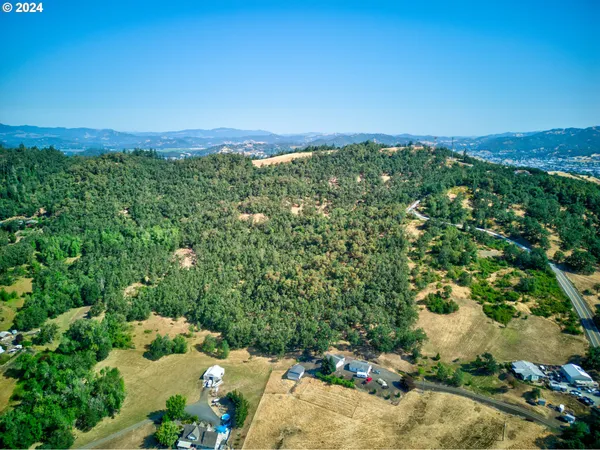 $300,000 | West Fairhill Drive, Unit 300, Roseburg, OR 97471