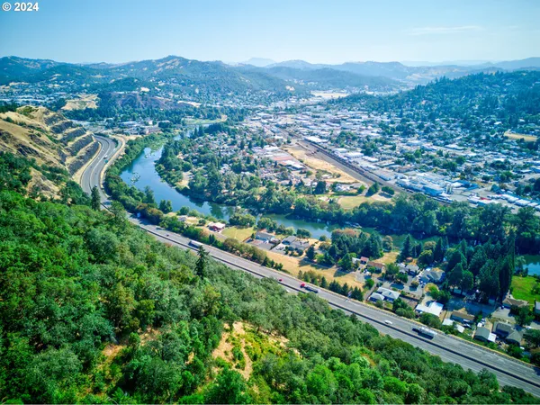 $300,000 | West Fairhill Drive, Unit 300, Roseburg, OR 97471