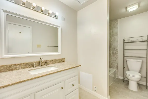 $1,250 | 921 Marine Street, Unit 226, Galveston, TX 77550