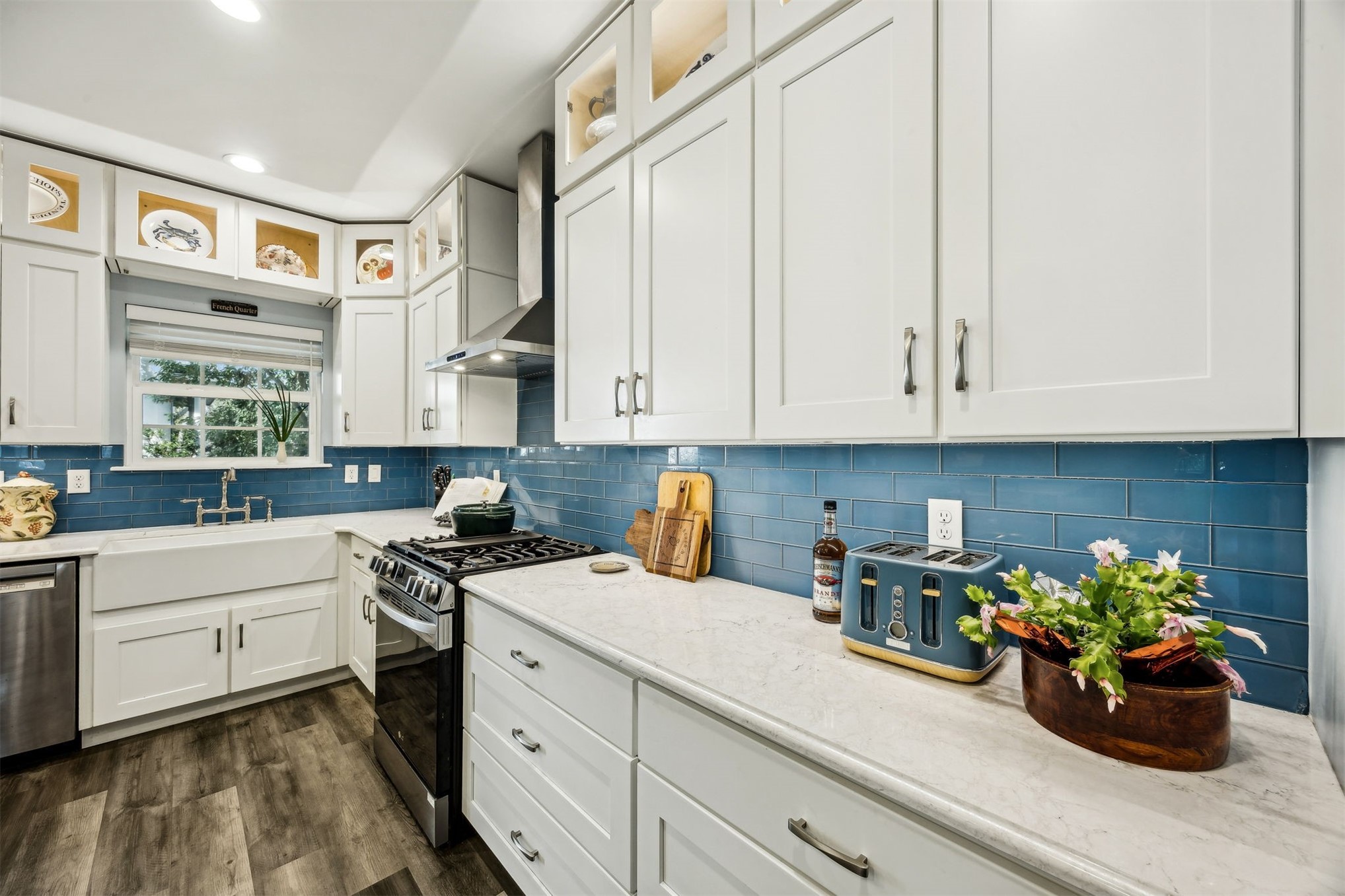 307 Elm Street Fernandina Beach, FL 32034 - Photo 6 of 35 a kitchen with a white cabinets and window