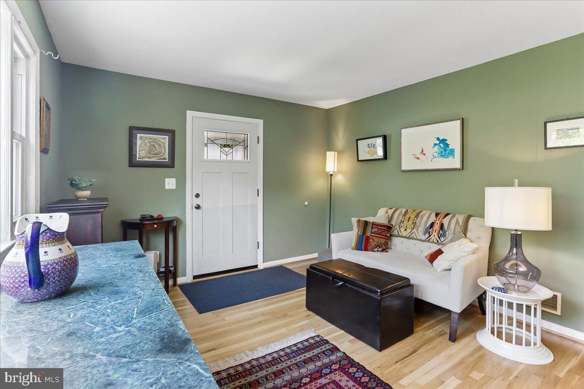 1504 Crest Road Silver Spring, MD 20902 - Photo 7 of 52