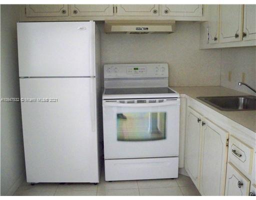 97 Mansfield C, Unit 97 Boca Raton, FL 33434 - Photo 4 of 8