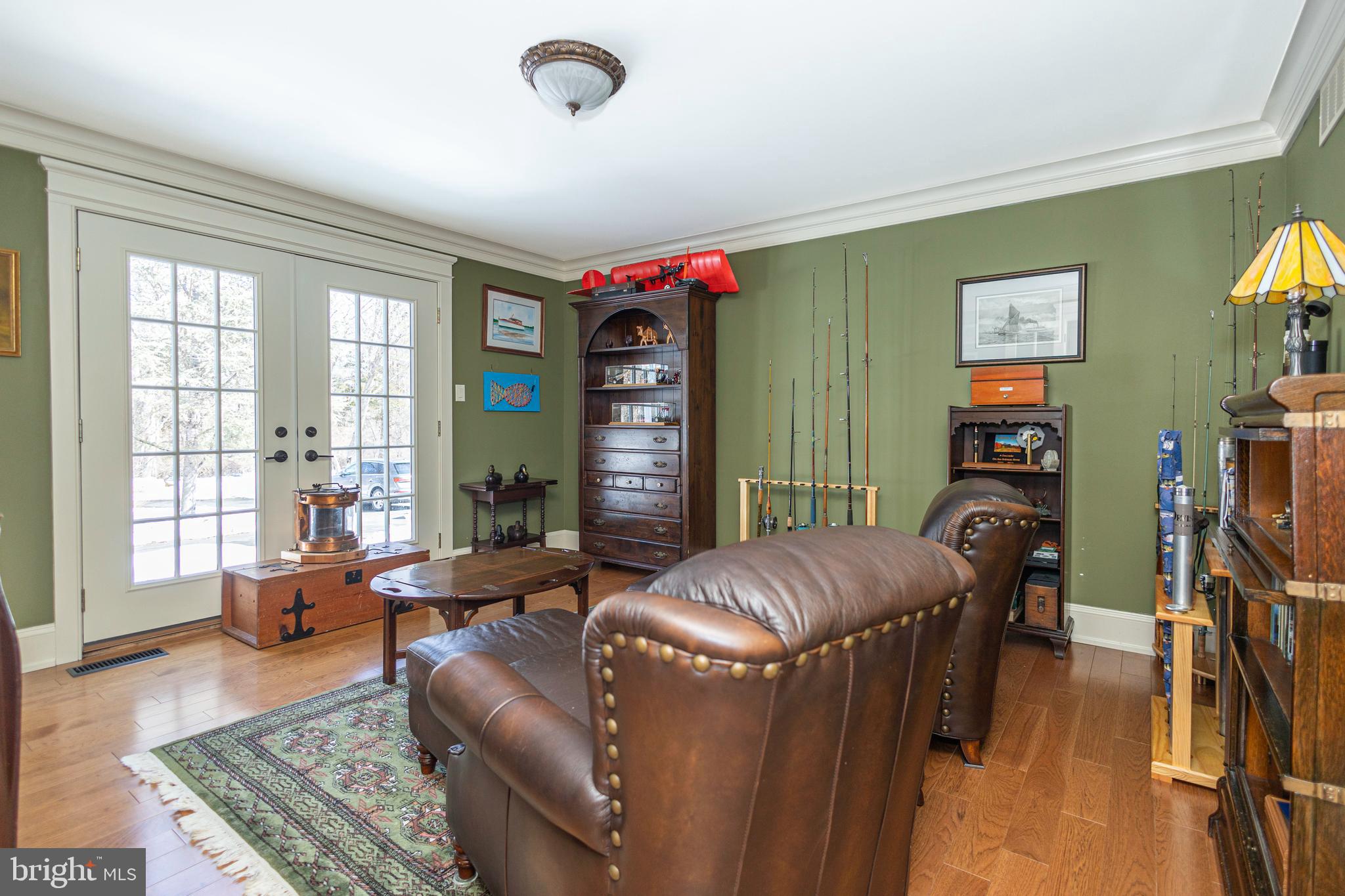 196 Aqueduct Road Washington Crossing, PA 18977 - Photo 7 of 57 a living room with furniture and a flat screen tv