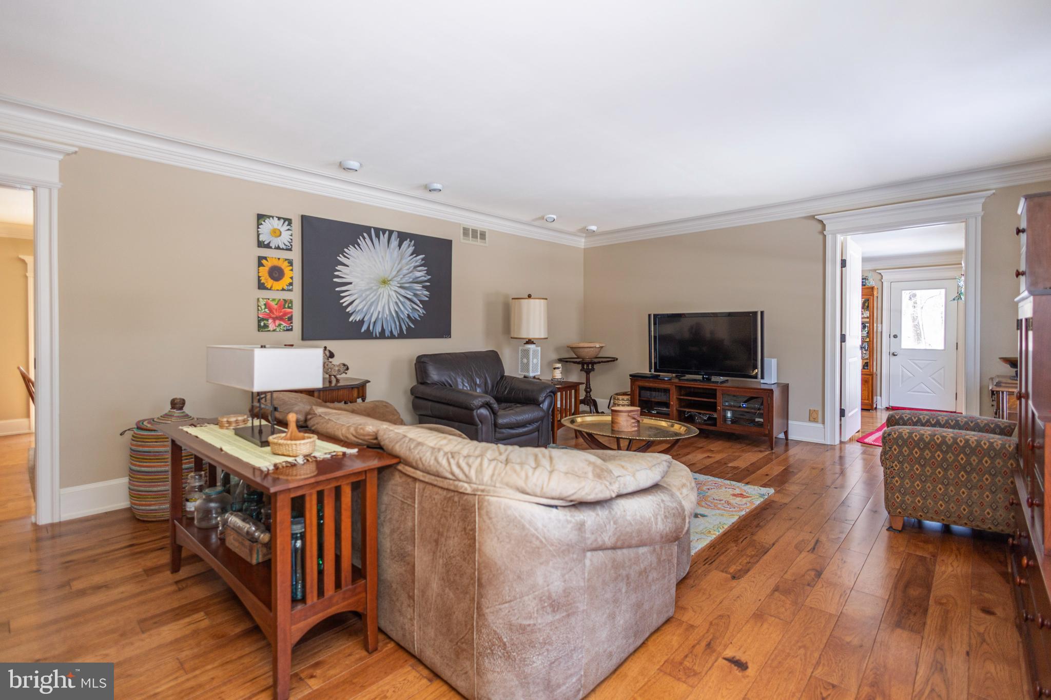 196 Aqueduct Road Washington Crossing, PA 18977 - Photo 10 of 57 a living room with furniture and a flat screen tv