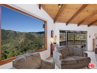 2717 Halsey Road Topanga, CA 90290 - Photo 2 of 39 a living room with furniture