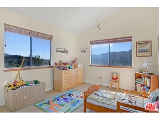 2717 Halsey Road Topanga, CA 90290 - Photo 15 of 39 a bed room with a bed