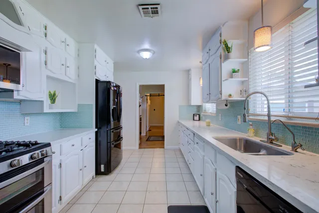 a view of a livingroom with a hardwood floor and a ceiling fan