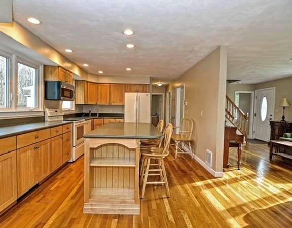 12 Brady Rd Extension Westborough, MA 01581 - Photo 4 of 23 Gallery Image 4