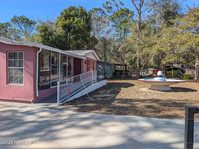 $1,375 | 231 5th Way, Interlachen, FL 32148