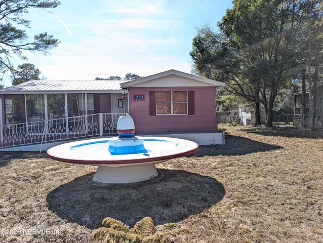 $1,375 | 231 5th Way, Interlachen, FL 32148