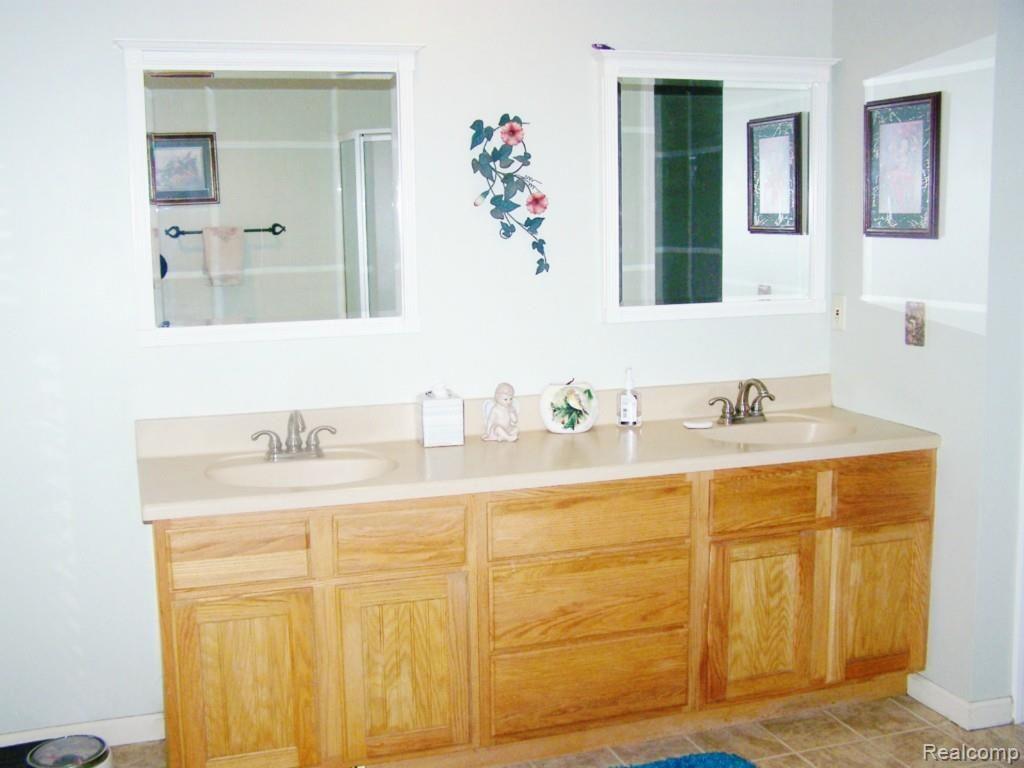 8688 West Sober Road Fowlerville, MI 48836 - Photo 21 of 32 100_8927.jpg