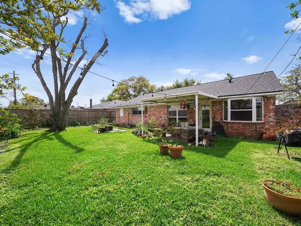 $2,500 | 5014 Mary Lou Drive, Houston, TX 77092