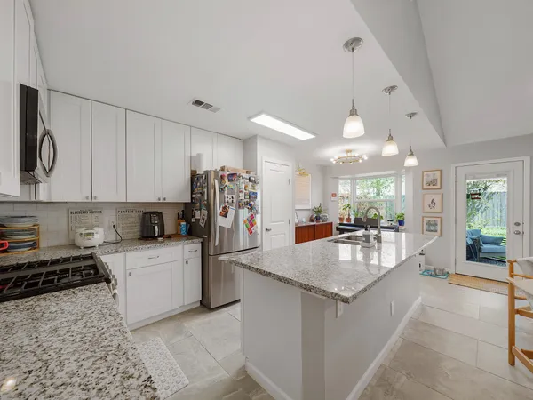 $2,600 | 5014 Mary Lou Drive, Houston, TX 77092