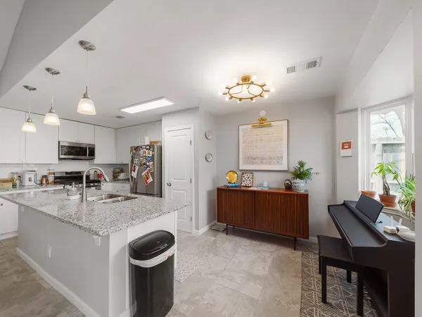 $2,600 | 5014 Mary Lou Drive, Houston, TX 77092