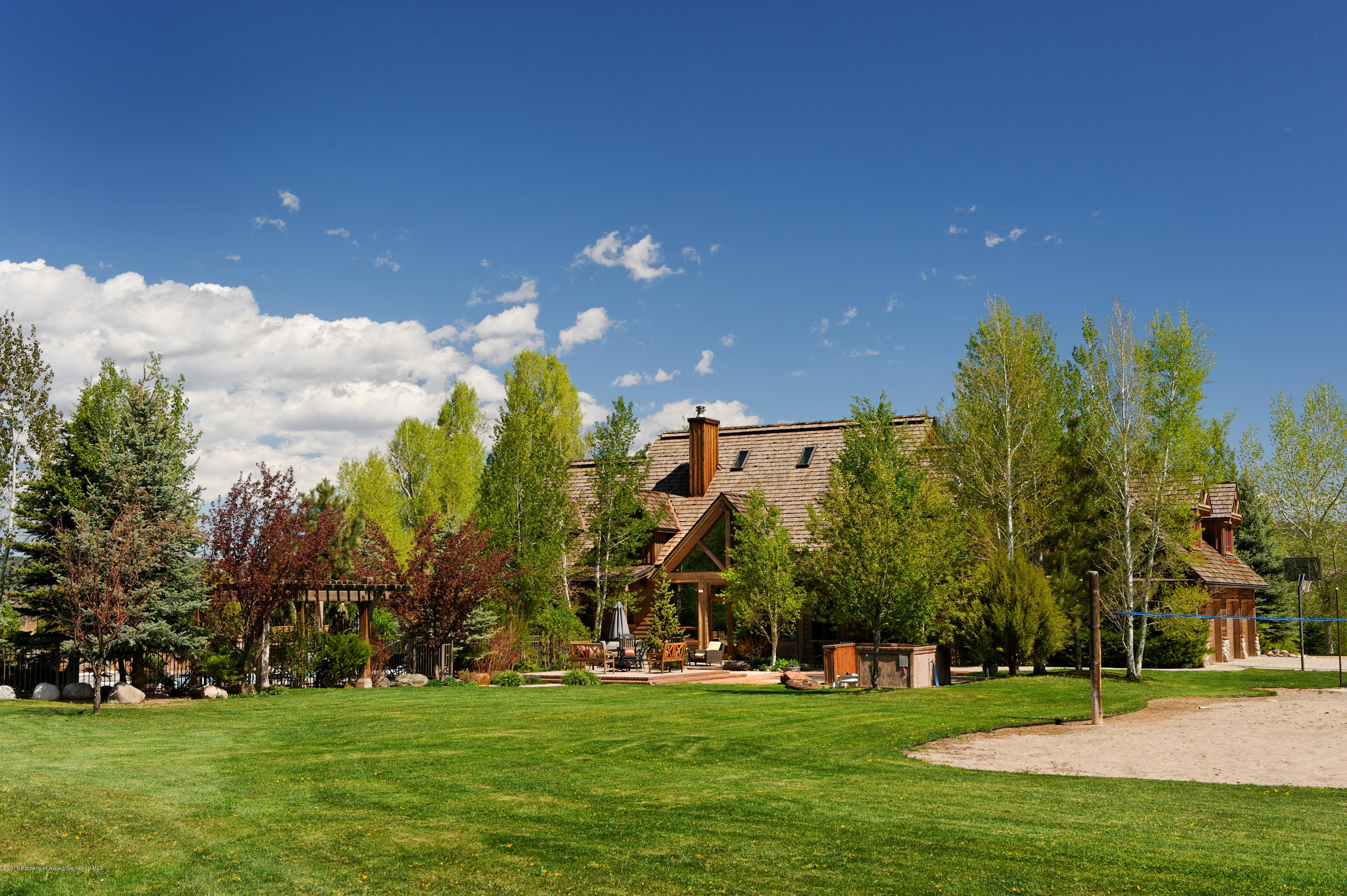 298 Red Rock Road Basalt, CO 81621 - Photo 4 of 30 a view of a volley ball court